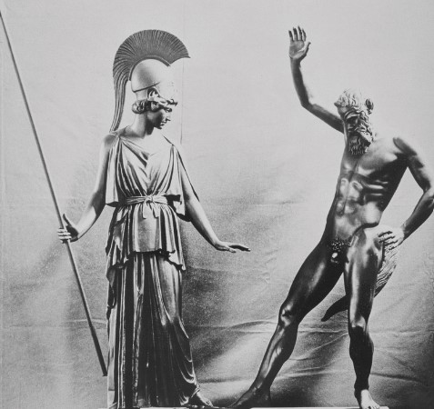 Foto einer weiblichen und männlichen Statue