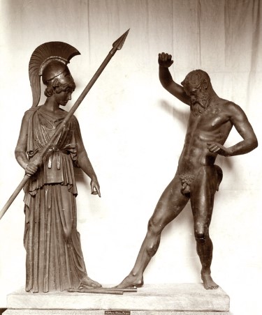 Foto einer weiblichen und männlichen Statue