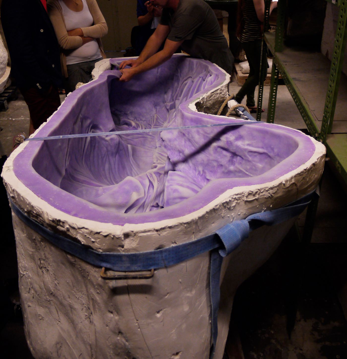 Hälfte einer großen Silikonform eines Kopfes